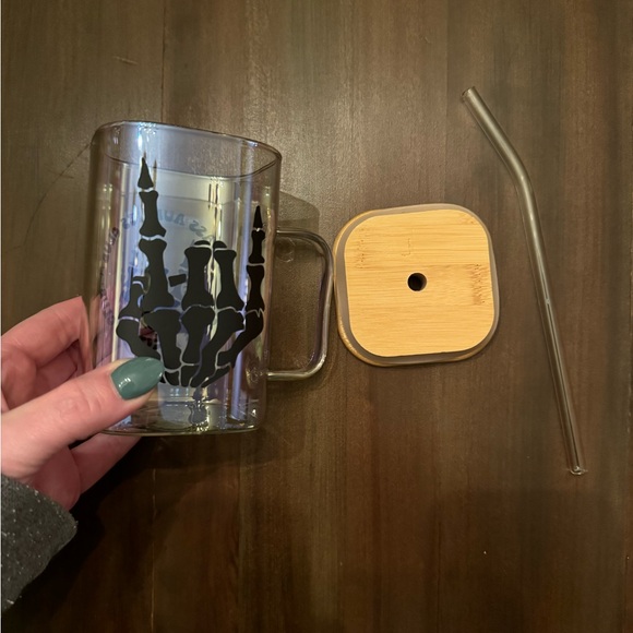 Badass aunties club cup with lid and straw - Picture 4 of 5